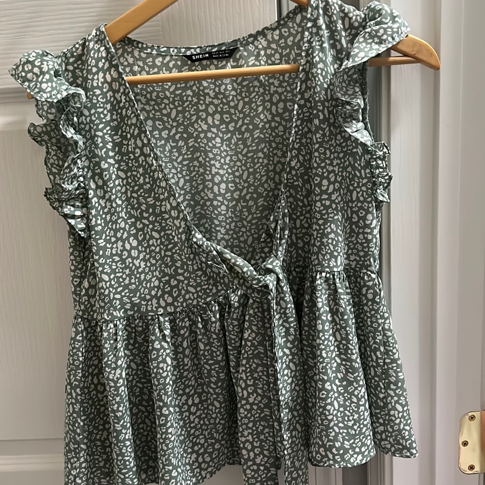 Shein Green Cheetah Print Top